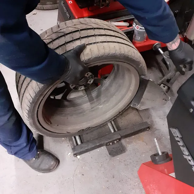 Audi RS4 - Tyres & Brakes